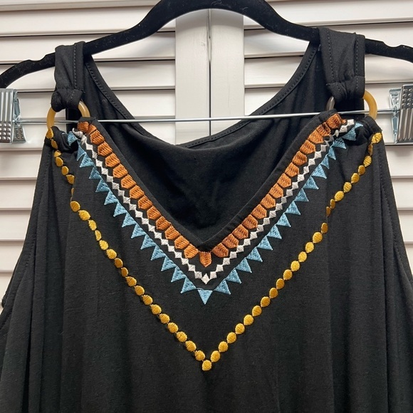 BLOOM CHIC NWT MIDI Length Sleeveless Embroidered Dress - Picture 2 of 6